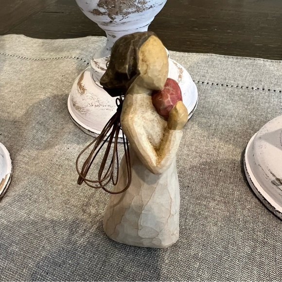 Willow Tree Angel of Heart Figurine - Picture 3 of 5